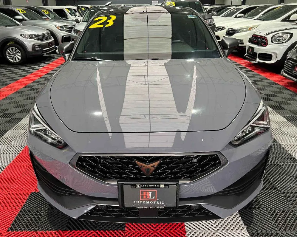 Cupra Leon 2023 5p Cupra 245 L4/2.0/T Aut.