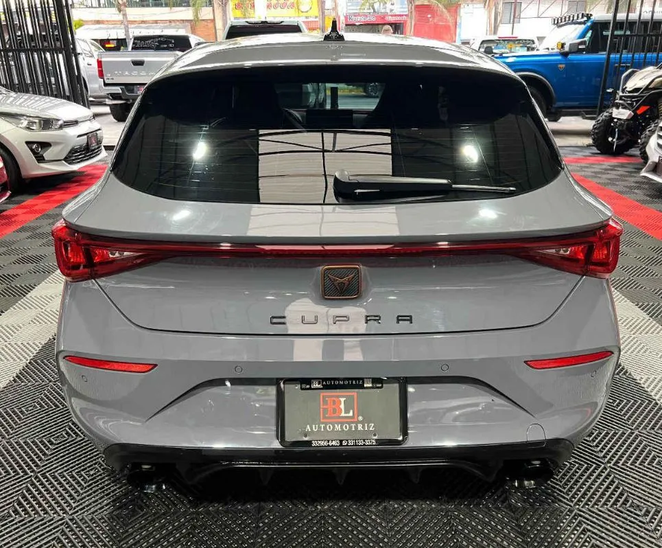 Cupra Leon 2023 5p Cupra 245 L4/2.0/T Aut.