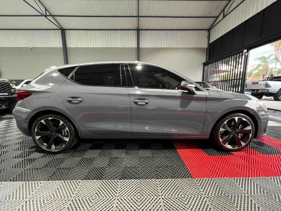 Cupra Leon 2023 5p Cupra 245 L4/2.0/T Aut.