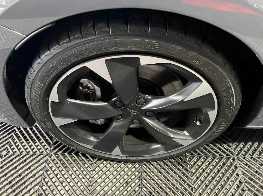 Cupra Leon 2023 5p Cupra 245 L4/2.0/T Aut.