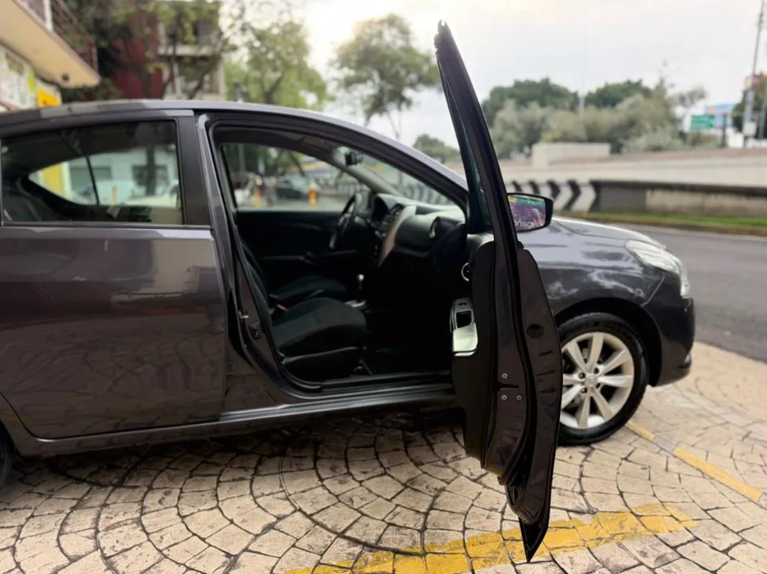 VERSA ADVANCE 2017 AUTOMÁTICO
