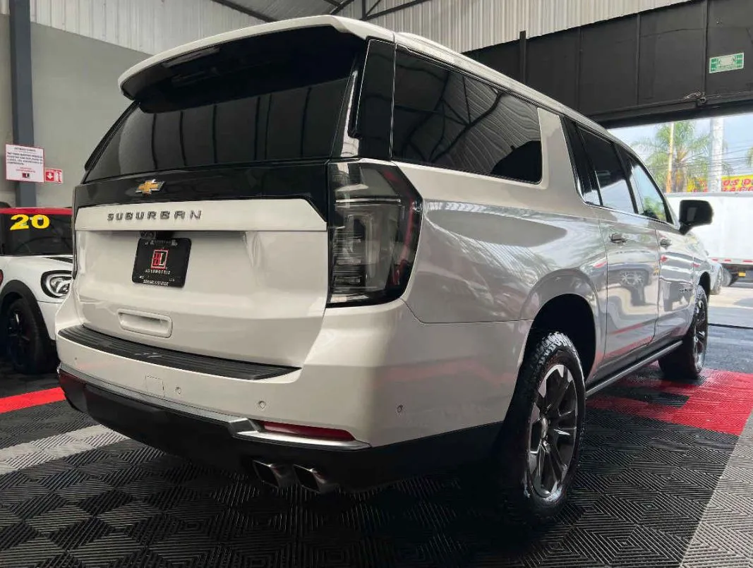 Chevrolet Suburban 2025