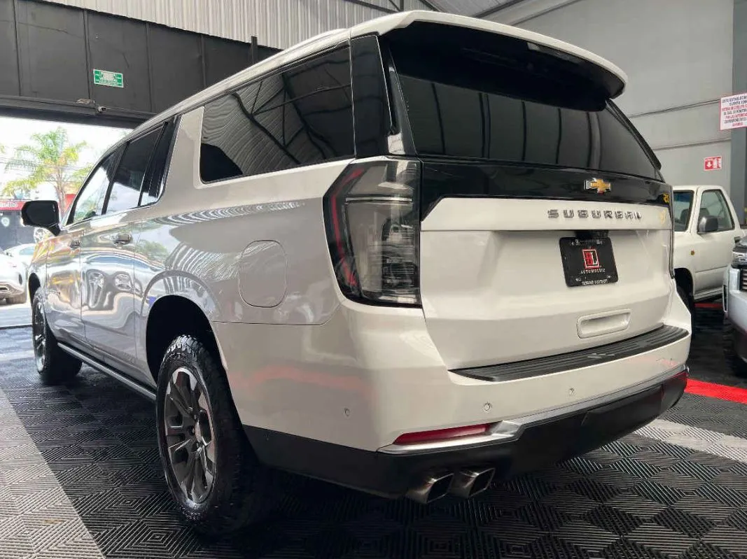 Chevrolet Suburban 2025
