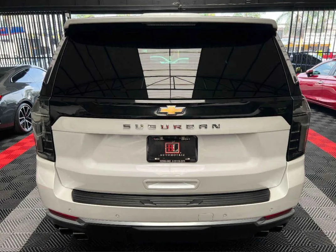 Chevrolet Suburban 2025