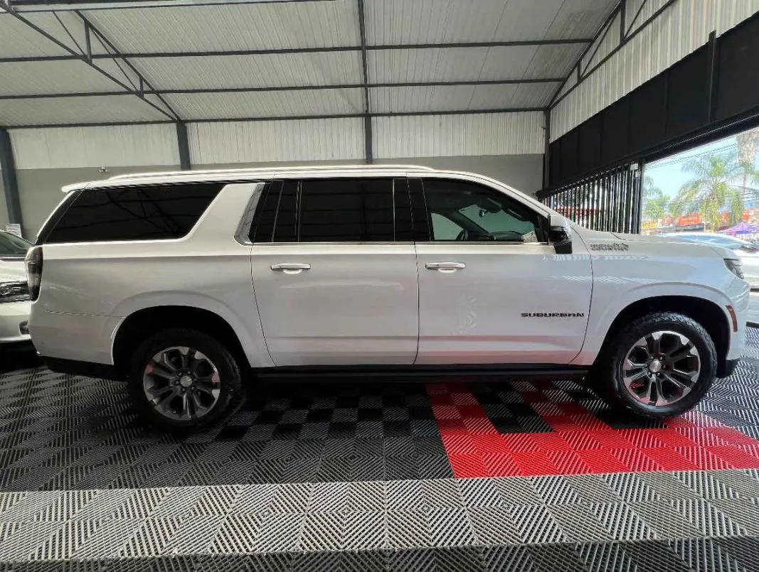 Chevrolet Suburban 2025