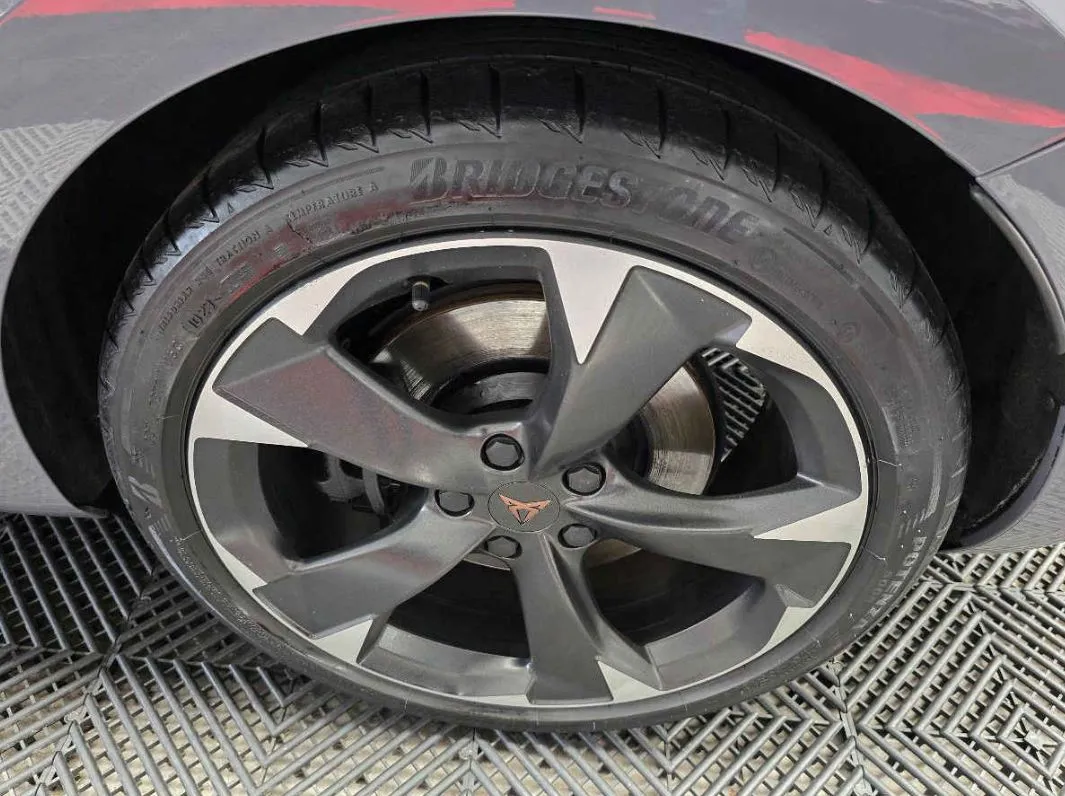 Cupra Leon 2023 5p Cupra 245 L4/2.0/T Aut. 84,000kl