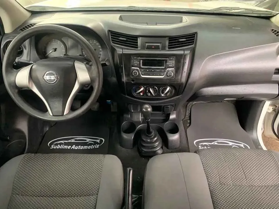 Nissan NP300 Pickup 2020 Manual | 82,000 km | Financiamiento con Enganche desde $20,000