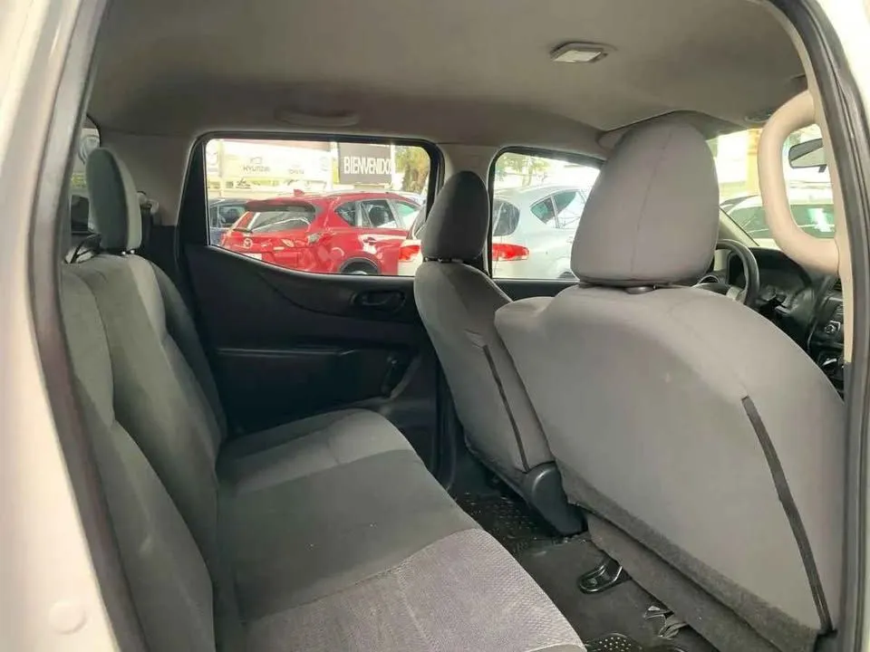 Nissan NP300 Pickup 2020 Manual | 82,000 km | Financiamiento con Enganche desde $20,000