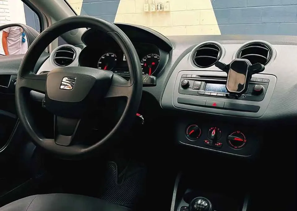 SEAT Ibiza 2015 Manual | Hatchback Deportivo y Económico con Enganche desde $20,000