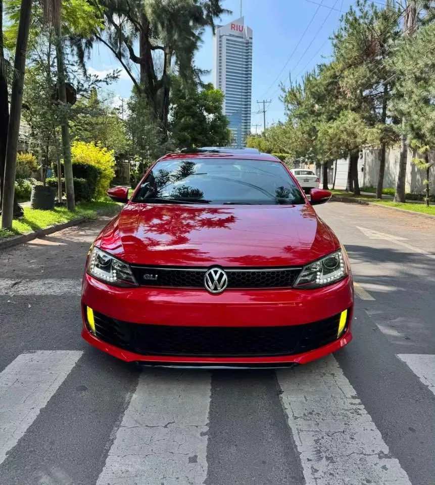Volkswagen Jetta 2014 Automático | 96,000 km | Sedán Elegante con Enganche desde $20,000