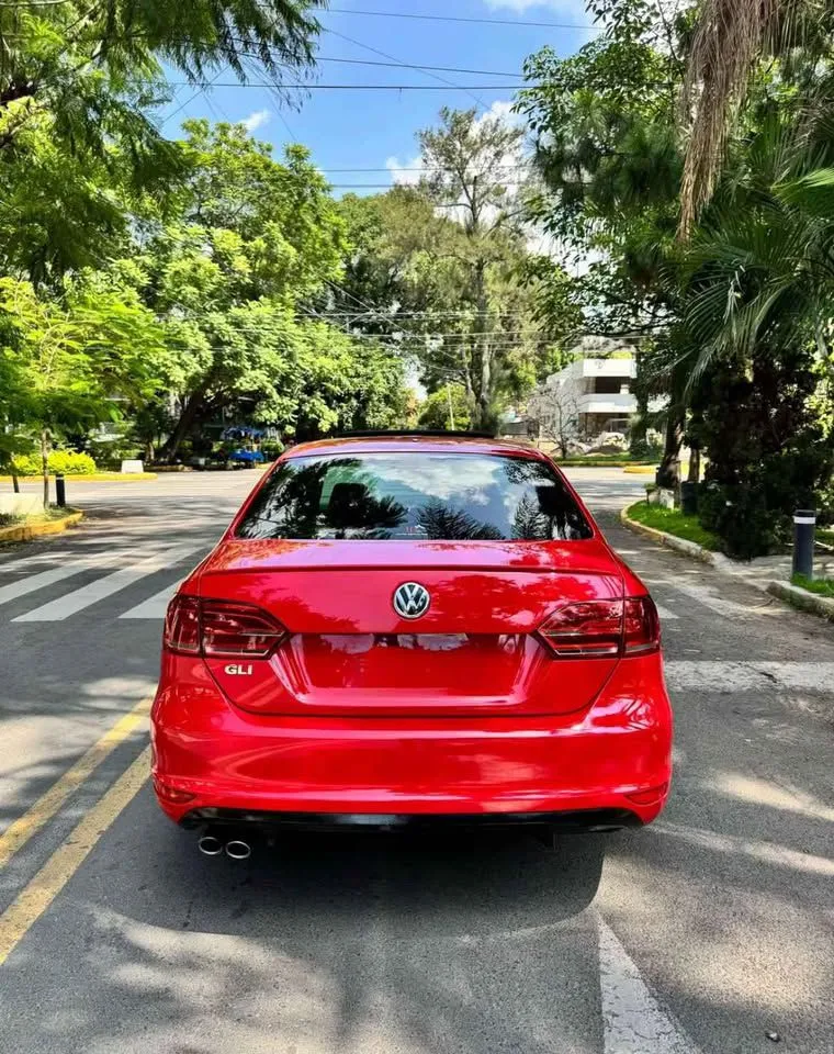 Volkswagen Jetta 2014 Automático | 96,000 km | Sedán Elegante con Enganche desde $20,000