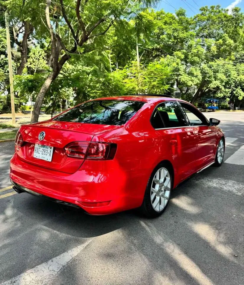 Volkswagen Jetta 2014 Automático | 96,000 km | Sedán Elegante con Enganche desde $20,000