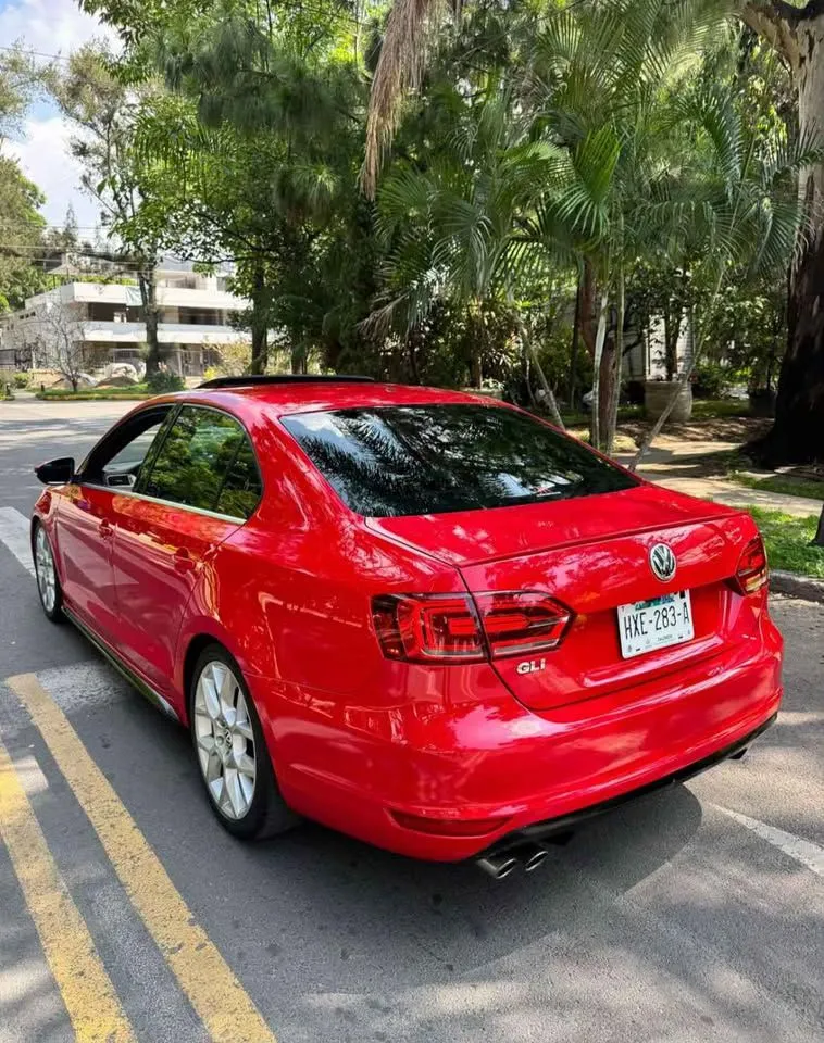 Volkswagen Jetta 2014 Automático | 96,000 km | Sedán Elegante con Enganche desde $20,000