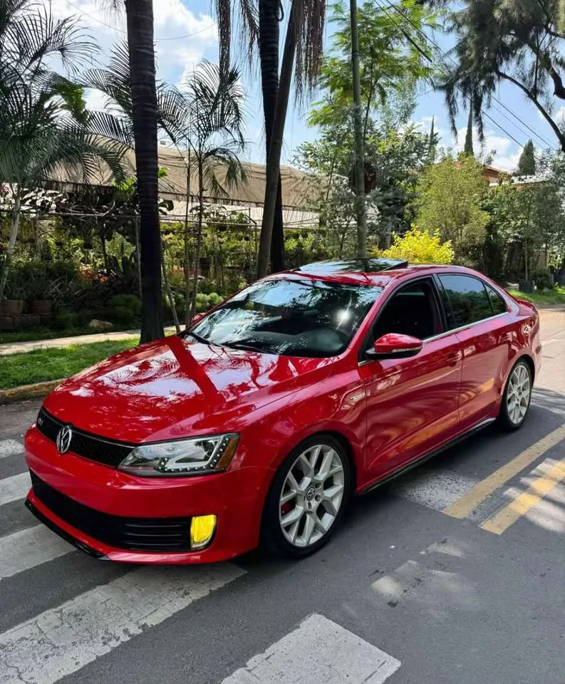 Volkswagen Jetta 2014 Automático | 96,000 km | Sedán Elegante con Enganche desde $20,000