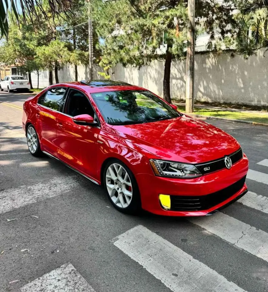 Volkswagen Jetta 2014 Automático | 96,000 km | Sedán Elegante con Enganche desde $20,000