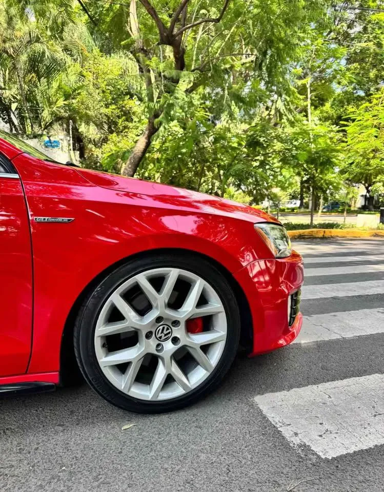 Volkswagen Jetta 2014 Automático | 96,000 km | Sedán Elegante con Enganche desde $20,000