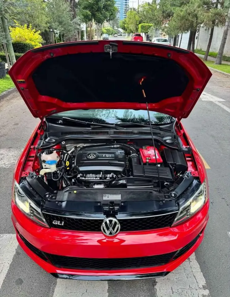 Volkswagen Jetta 2014 Automático | 96,000 km | Sedán Elegante con Enganche desde $20,000