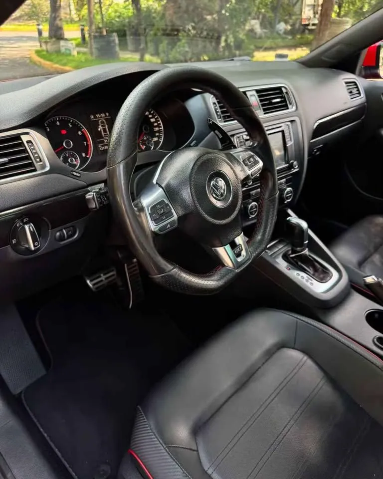 Volkswagen Jetta 2014 Automático | 96,000 km | Sedán Elegante con Enganche desde $20,000
