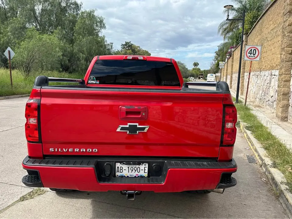 Chevrolet Silverado 2500 2014 | ¡V8, Solo 64k km y Lista para Exigentes!
