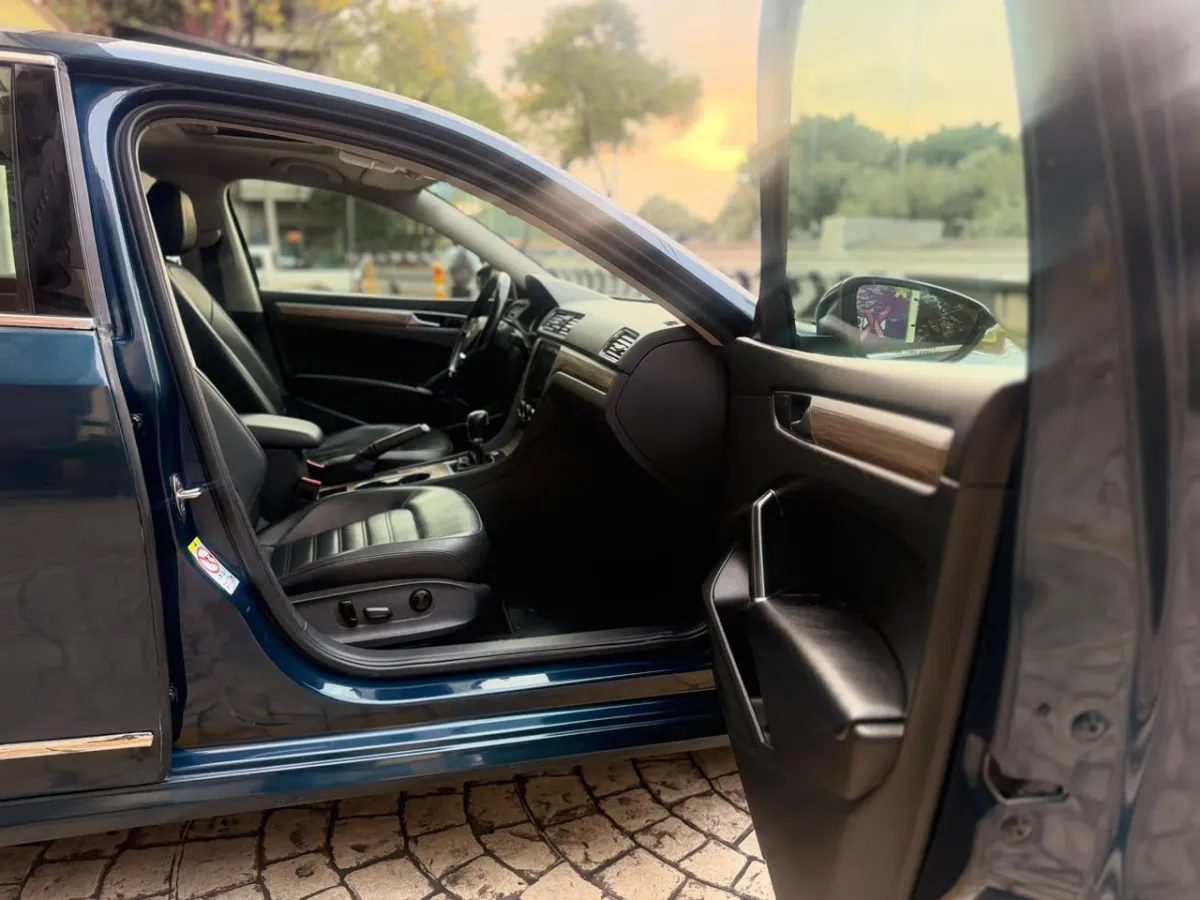VOLKSWAGEN PASSAT HIGHLINE 2018