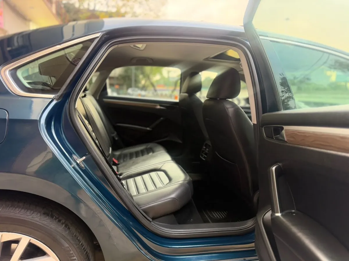 VOLKSWAGEN PASSAT HIGHLINE 2018