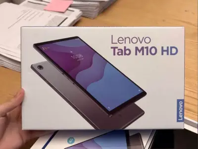 Lenovo Tab Plus (con Funda)